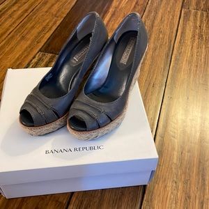 Gray leather espadrille wedges banana republic size 6